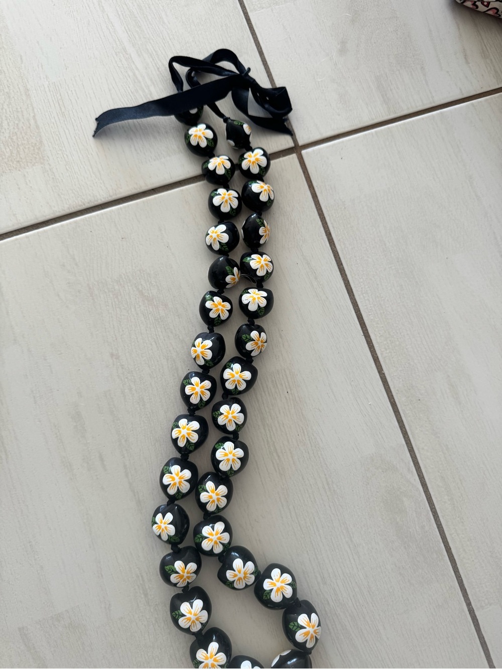 Handmade Black Floral Bead Necklace with White & Yellow Flowers ()
